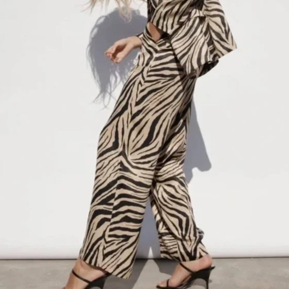 Zara Zebra print cargo pants size large